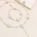 Collier trèfle strass blanc