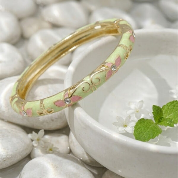 bracelet-jonc-thailandais-emaille-en-laiton-motif-fleur-colore-ouvert_vert_69d81fec30ce7